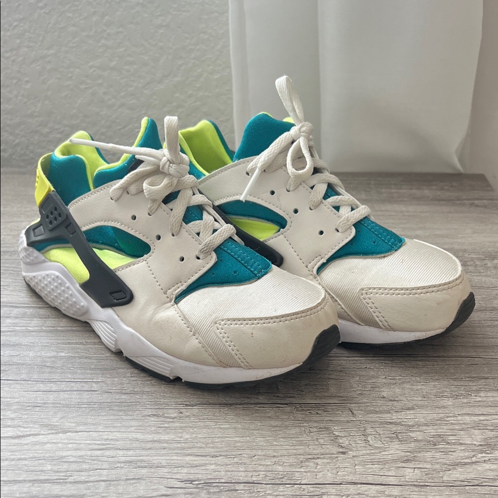 Nike Kids White and Teal Sneakers with Neon Accents